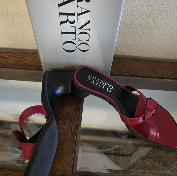 Franco Sarto red leather kitten heels - Picture 4 of 7